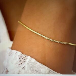 Elegant Gold Bracelet
